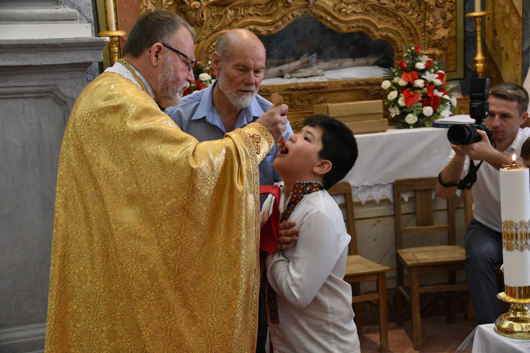 Primeira_comunhao_igreja_greco_catolica_ucraniana_algarve-38