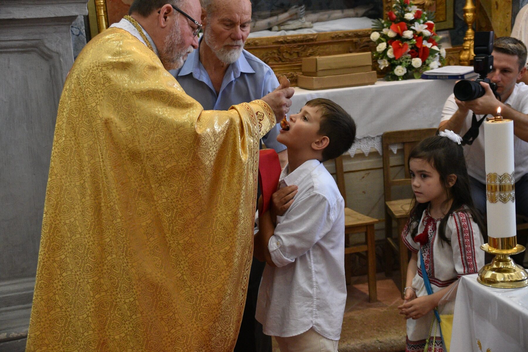 Primeira_comunhao_igreja_greco_catolica_ucraniana_algarve-39