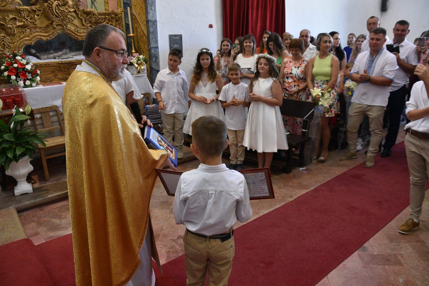 Primeira_comunhao_igreja_greco_catolica_ucraniana_algarve-42