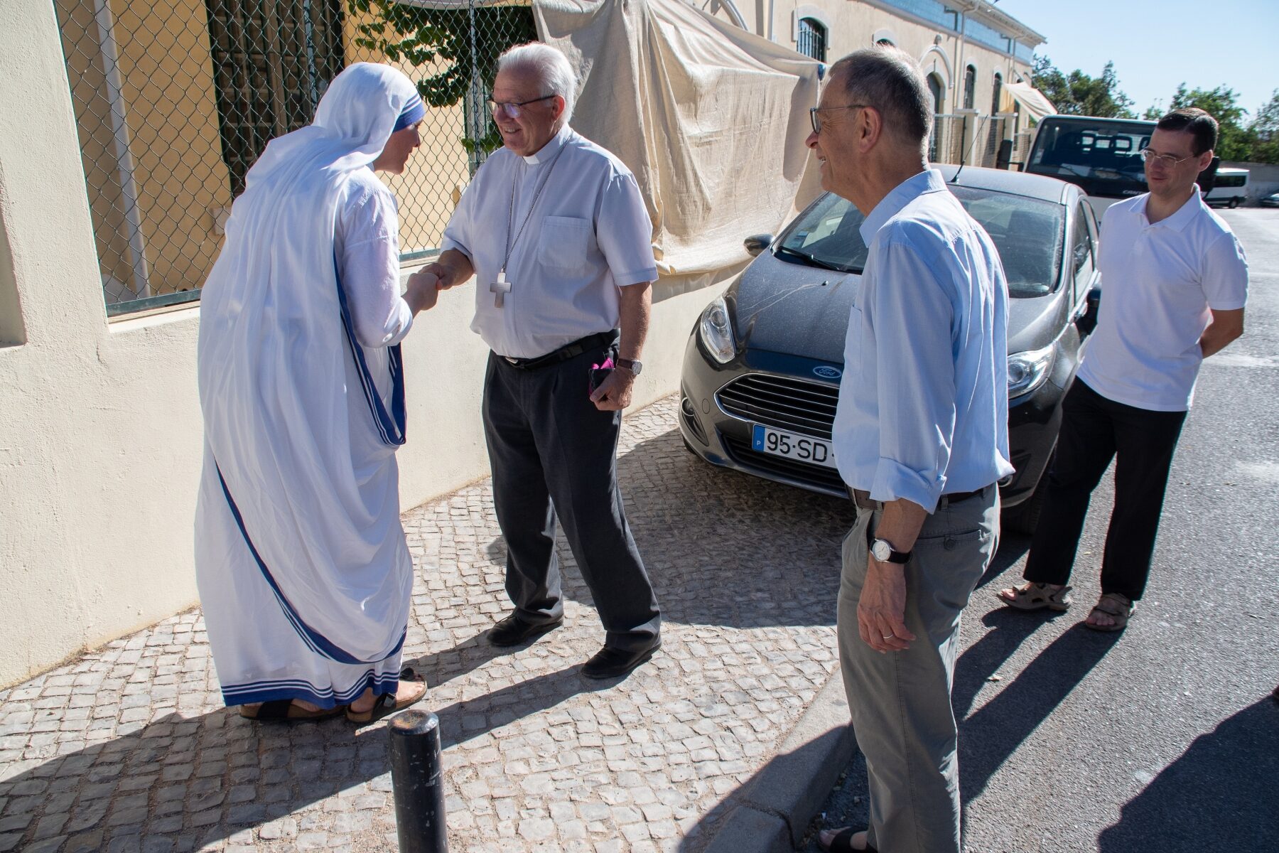 Visita_prior_taize_missionarias_caridade1
