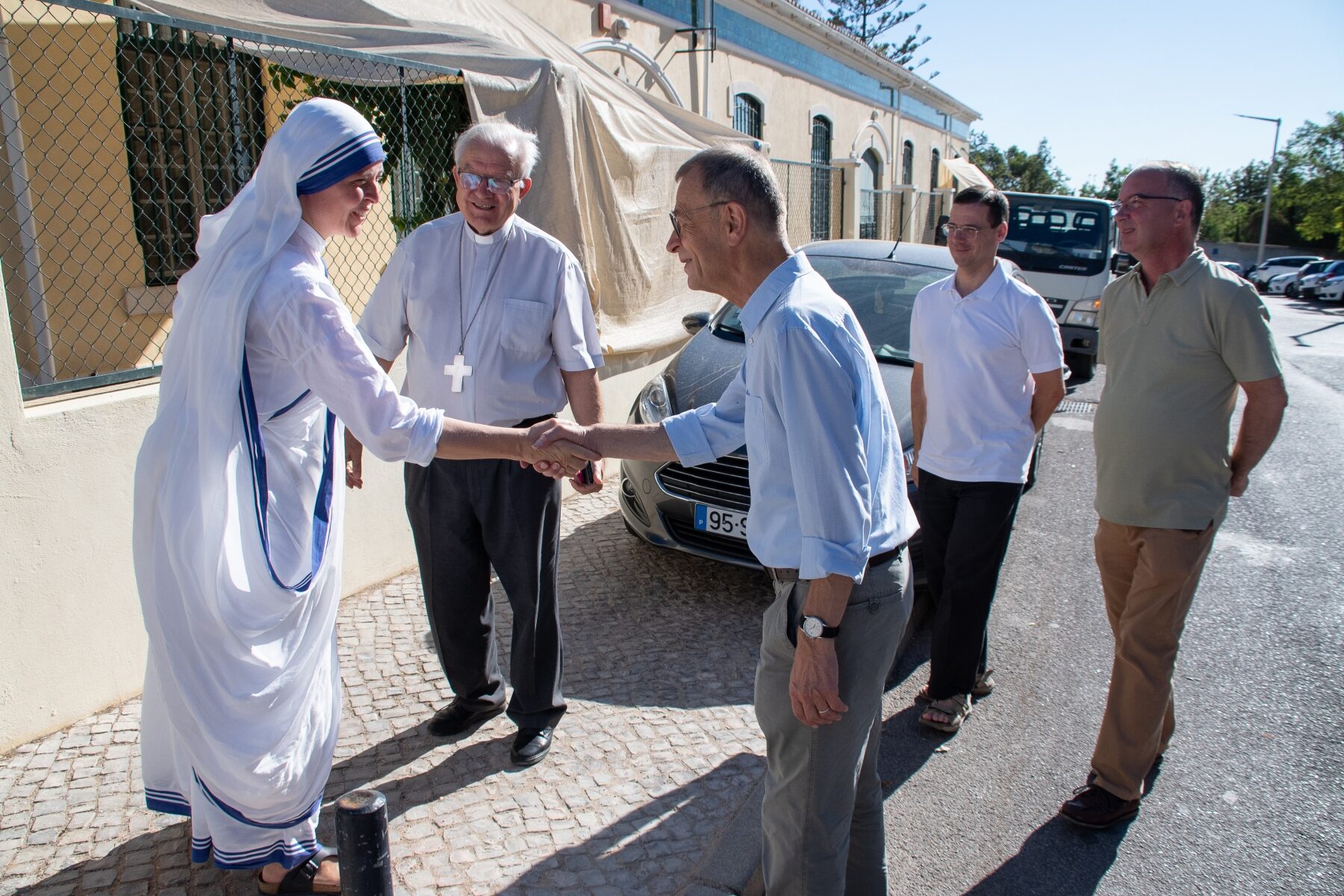 Visita_prior_taize_missionarias_caridade2