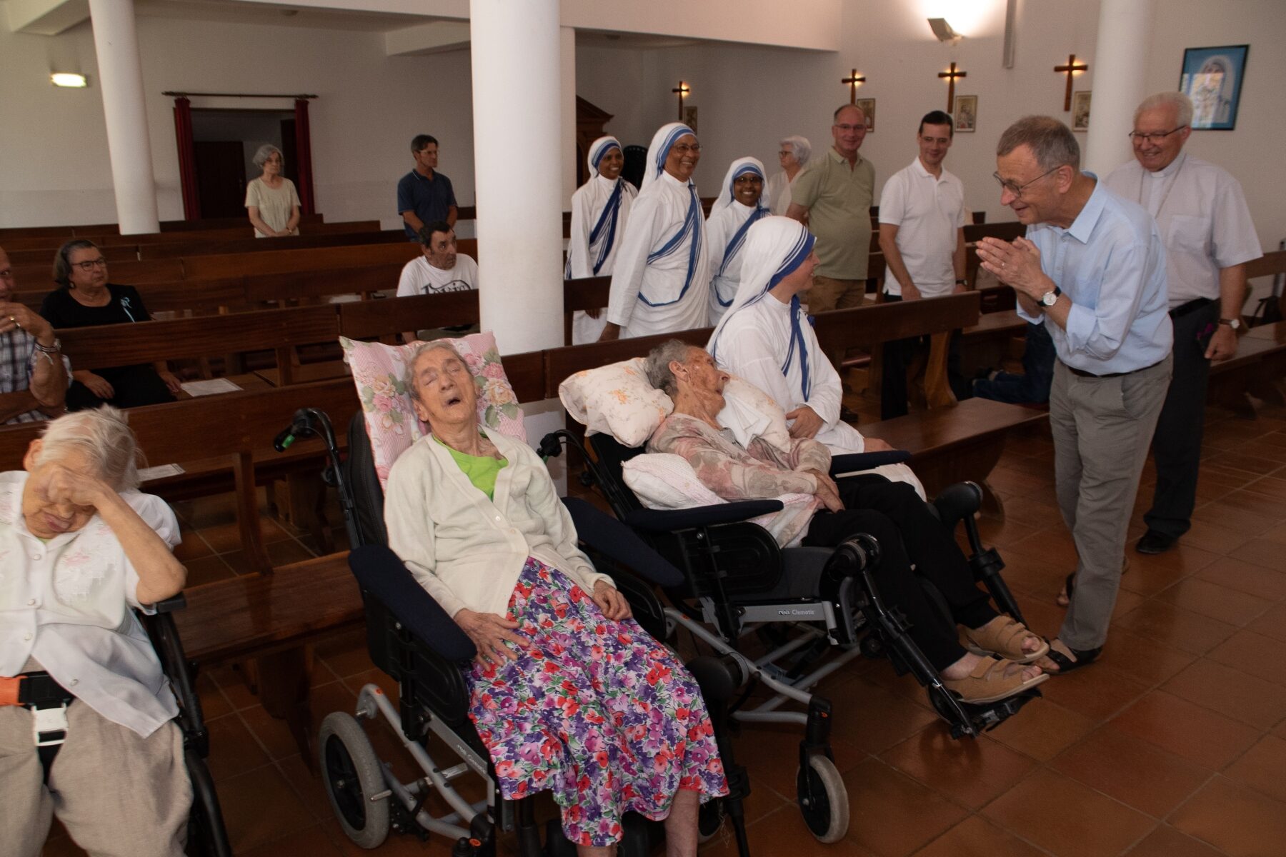 Visita_prior_taize_missionarias_caridade7